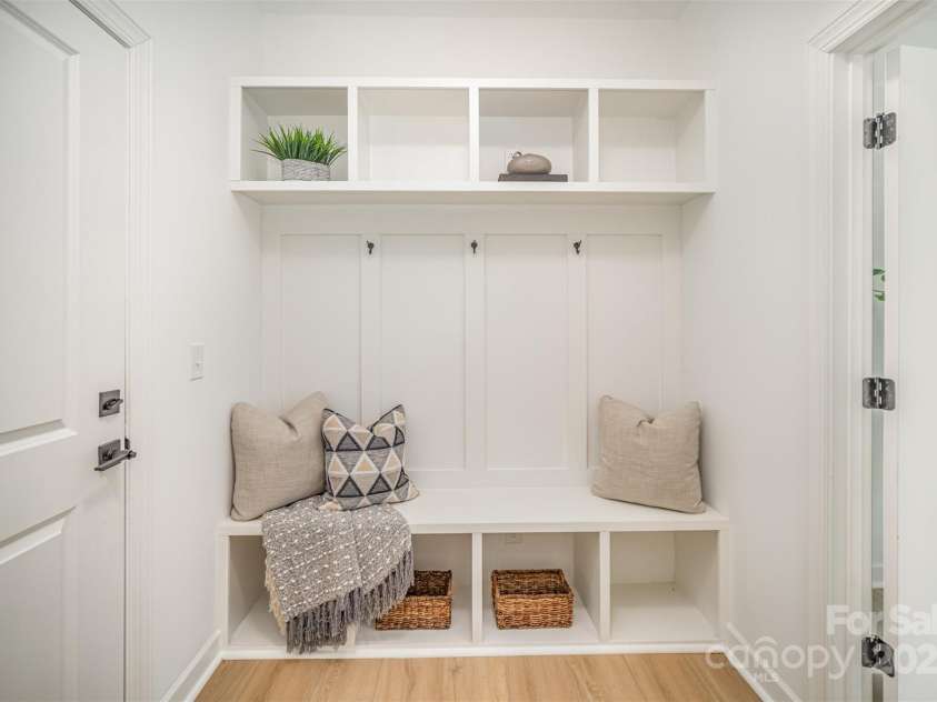 3709 Lou Ann Avenue, Charlotte, NC 28208.  MLS# CAR4326994, YatesRealty ID 20490. 