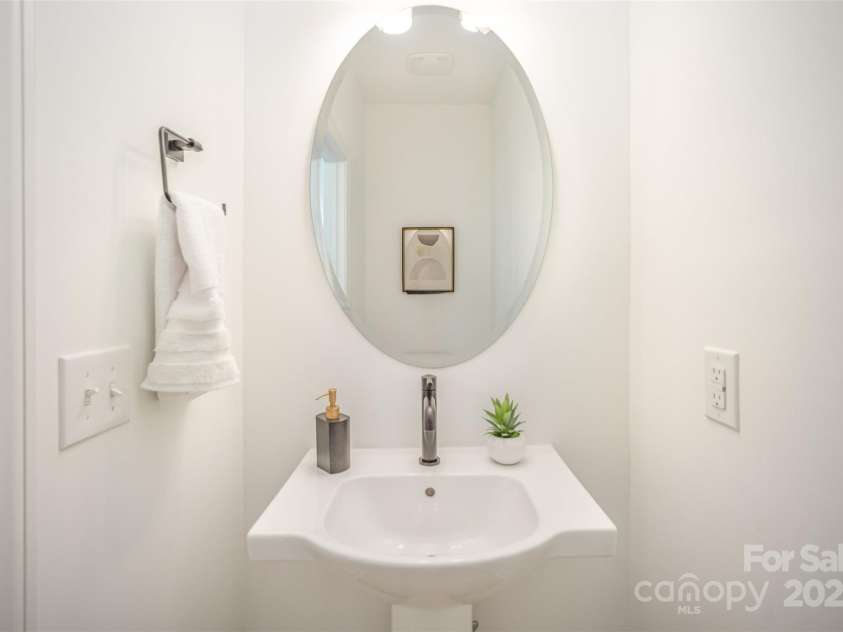 3709 Lou Ann Avenue, Charlotte, NC 28208.  MLS# CAR4326994, YatesRealty ID 20490. 