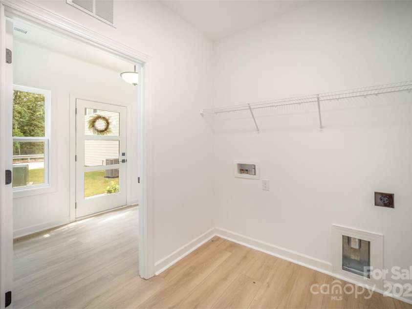 3709 Lou Ann Avenue, Charlotte, NC 28208.  MLS# CAR4326994, YatesRealty ID 20490. 