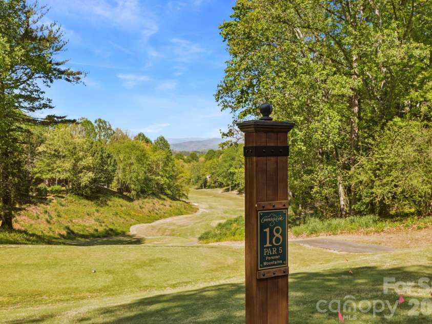 3509 Mountain Top Way, Hendersonville, NC 28739.  MLS# CAR4374496, YatesRealty ID 20491. 