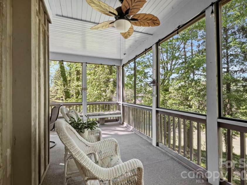 3509 Mountain Top Way, Hendersonville, NC 28739.  MLS# CAR4374496, YatesRealty ID 20491. 