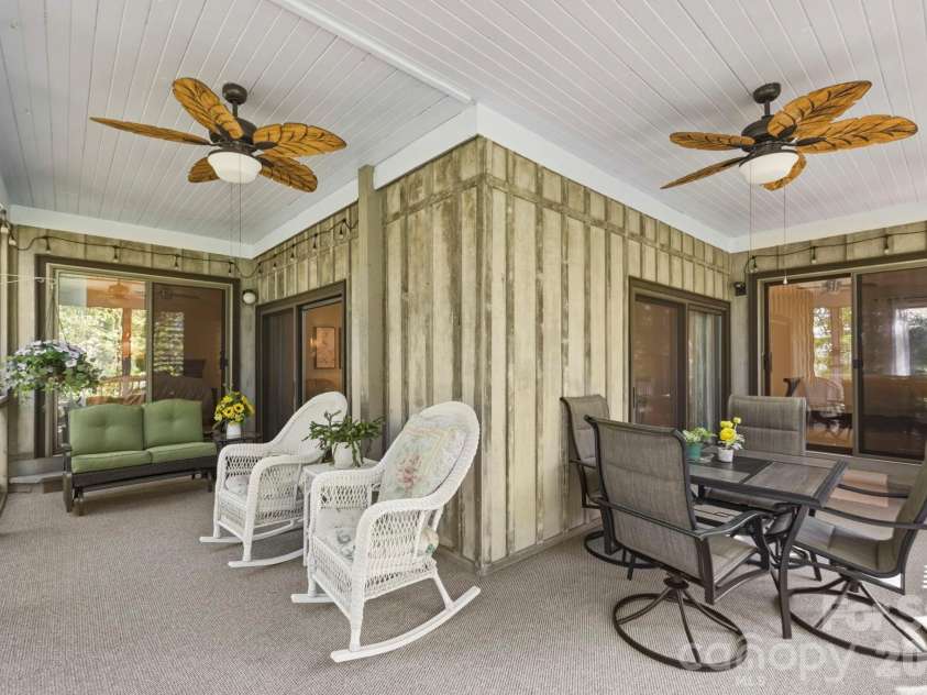 3509 Mountain Top Way, Hendersonville, NC 28739.  MLS# CAR4374496, YatesRealty ID 20491. 