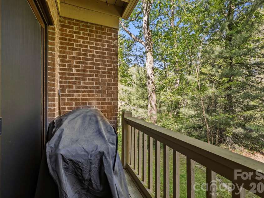 3509 Mountain Top Way, Hendersonville, NC 28739.  MLS# CAR4374496, YatesRealty ID 20491. 