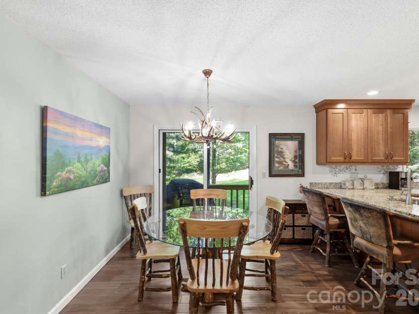 3509 Mountain Top Way, Hendersonville, NC 28739.  MLS# CAR4374496, YatesRealty ID 20491. 