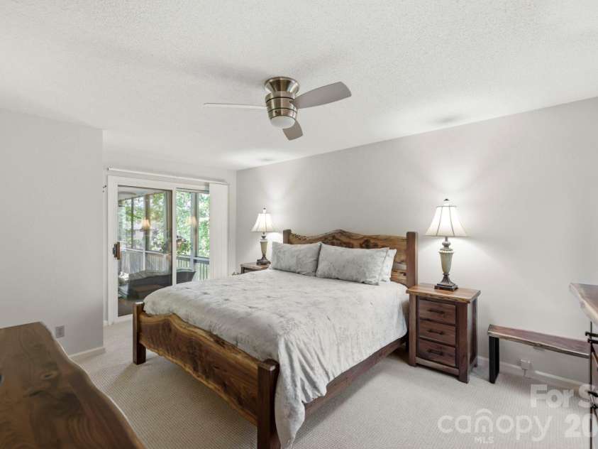 3509 Mountain Top Way, Hendersonville, NC 28739.  MLS# CAR4374496, YatesRealty ID 20491. 