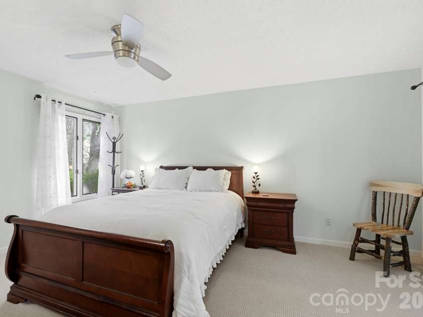 3509 Mountain Top Way, Hendersonville, NC 28739.  MLS# CAR4374496, YatesRealty ID 20491. 