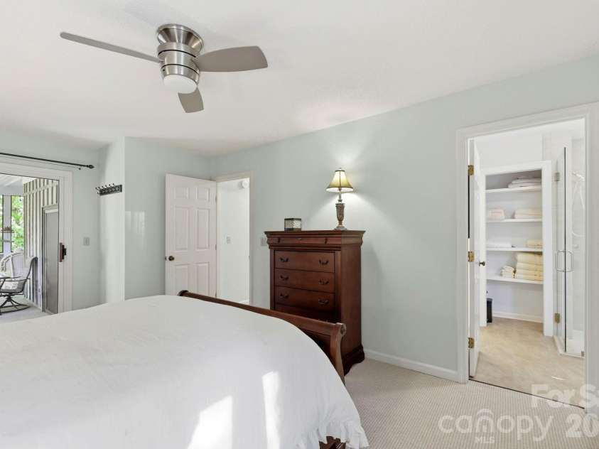 3509 Mountain Top Way, Hendersonville, NC 28739.  MLS# CAR4374496, YatesRealty ID 20491. 
