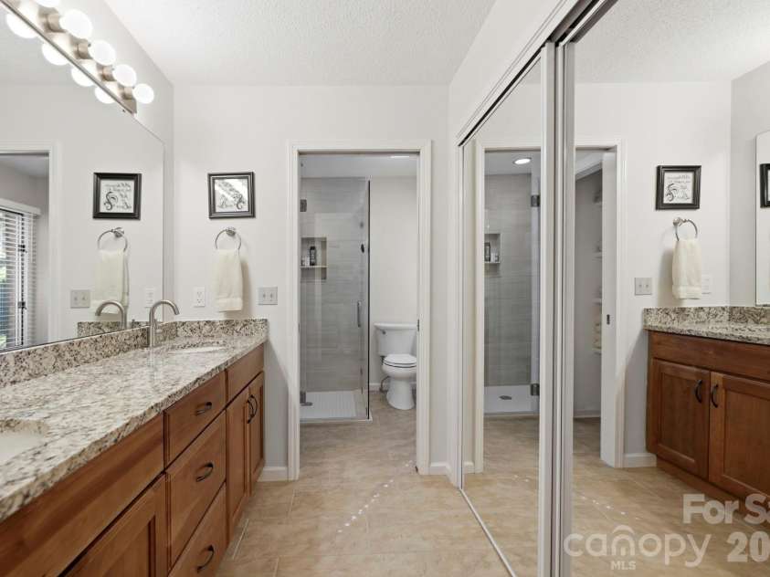 3509 Mountain Top Way, Hendersonville, NC 28739.  MLS# CAR4374496, YatesRealty ID 20491. 