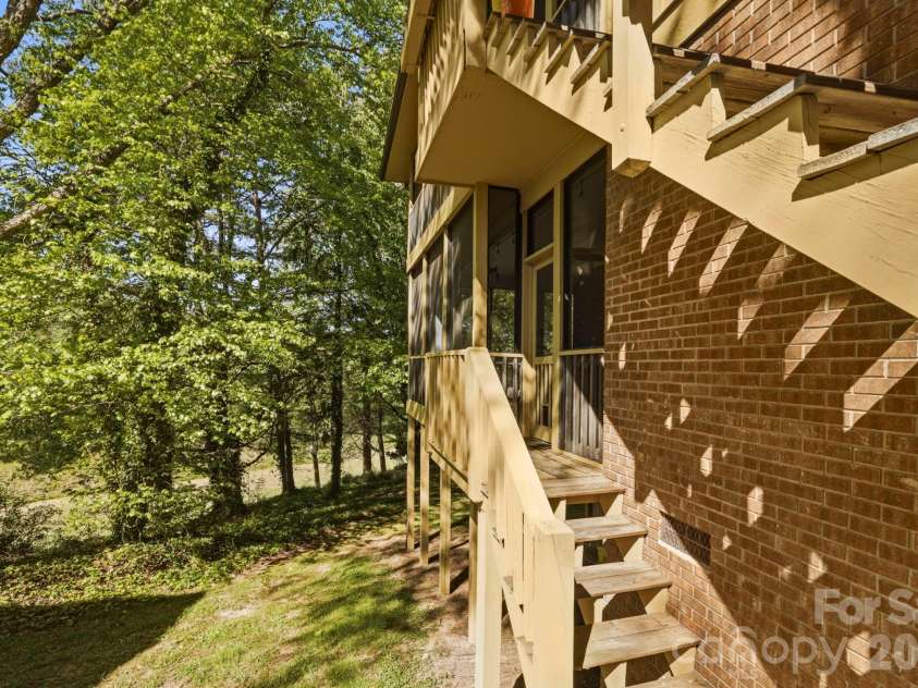 3509 Mountain Top Way, Hendersonville, NC 28739.  MLS# CAR4374496, YatesRealty ID 20491. 
