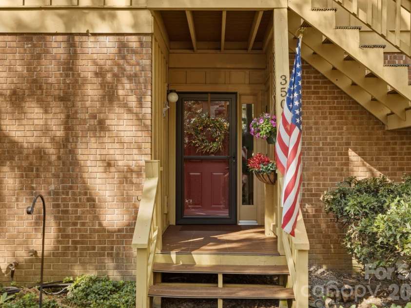 3509 Mountain Top Way, Hendersonville, NC 28739.  MLS# CAR4374496, YatesRealty ID 20491. 