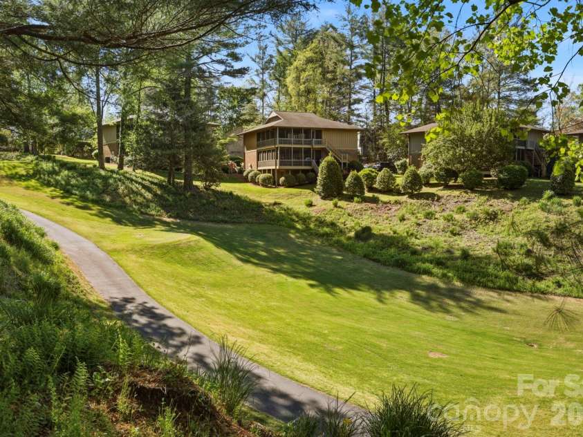 3509 Mountain Top Way, Hendersonville, NC 28739.  MLS# CAR4374496, YatesRealty ID 20491. 