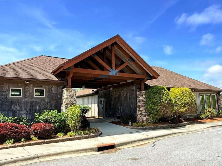 3509 Mountain Top Way, Hendersonville, NC 28739.  MLS# CAR4374496, YatesRealty ID 20491. 