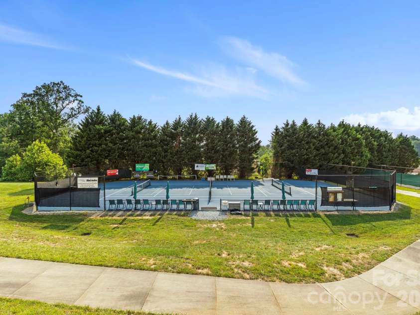 3509 Mountain Top Way, Hendersonville, NC 28739.  MLS# CAR4374496, YatesRealty ID 20491. 