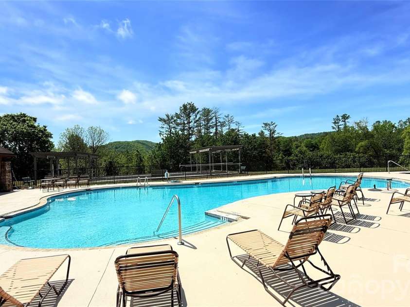 3509 Mountain Top Way, Hendersonville, NC 28739.  MLS# CAR4374496, YatesRealty ID 20491. 