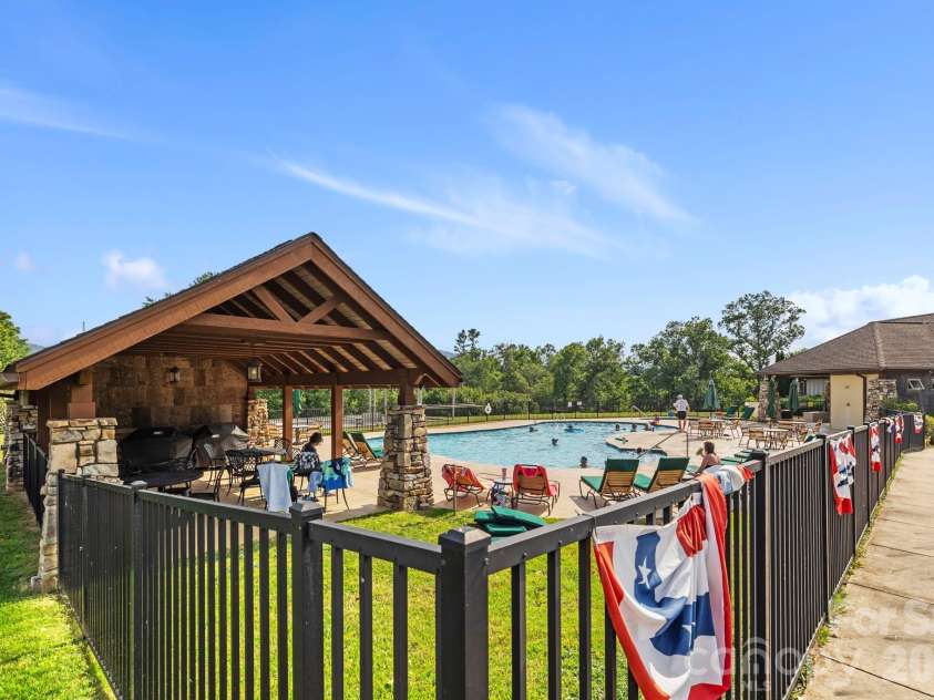 3509 Mountain Top Way, Hendersonville, NC 28739.  MLS# CAR4374496, YatesRealty ID 20491. 