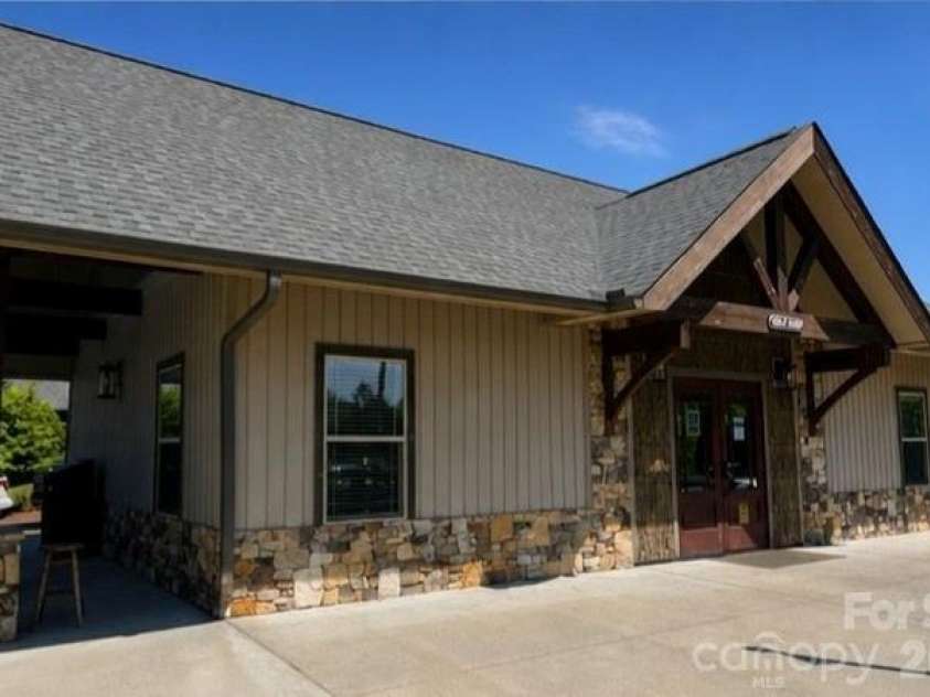 3509 Mountain Top Way, Hendersonville, NC 28739.  MLS# CAR4374496, YatesRealty ID 20491. 