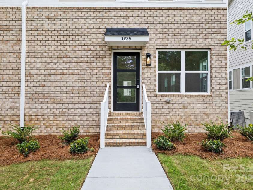 3928 Hager Drive, Charlotte, NC 28208.  MLS# CAR4264204, YatesRealty ID 20493. 