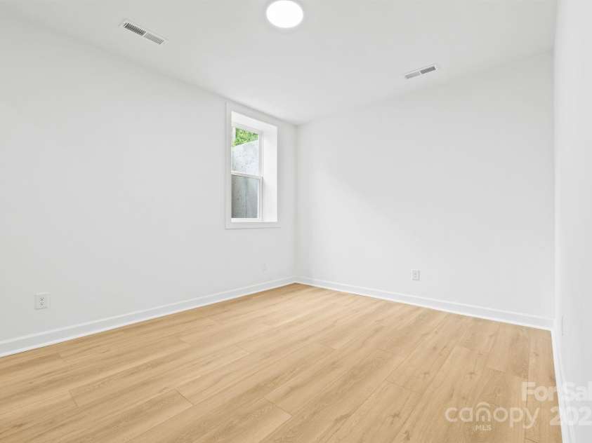 3928 Hager Drive, Charlotte, NC 28208.  MLS# CAR4264204, YatesRealty ID 20493. 