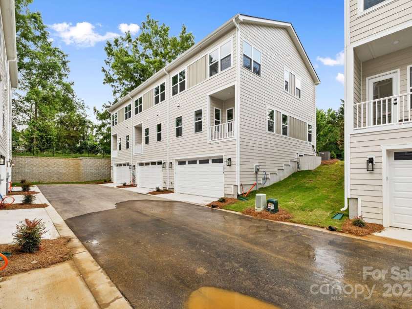3928 Hager Drive, Charlotte, NC 28208.  MLS# CAR4264204, YatesRealty ID 20493. 