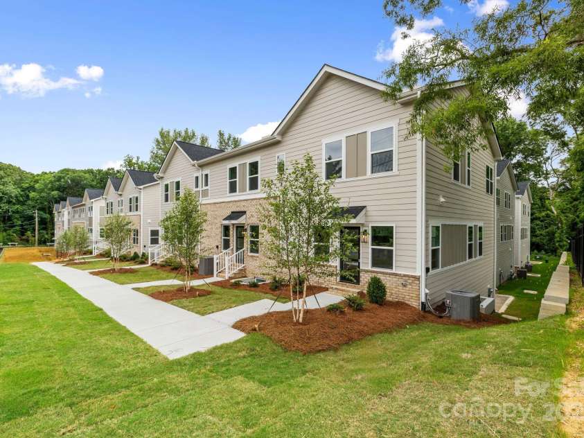 3928 Hager Drive, Charlotte, NC 28208.  MLS# CAR4264204, YatesRealty ID 20493. 