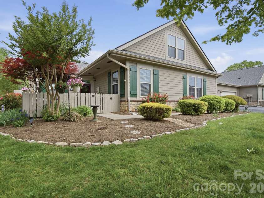 57 Outlook Circle, Swannanoa, NC 28778.  MLS# CAR4375791, YatesRealty ID 20493. Exceptional landscaping surrounds this unit