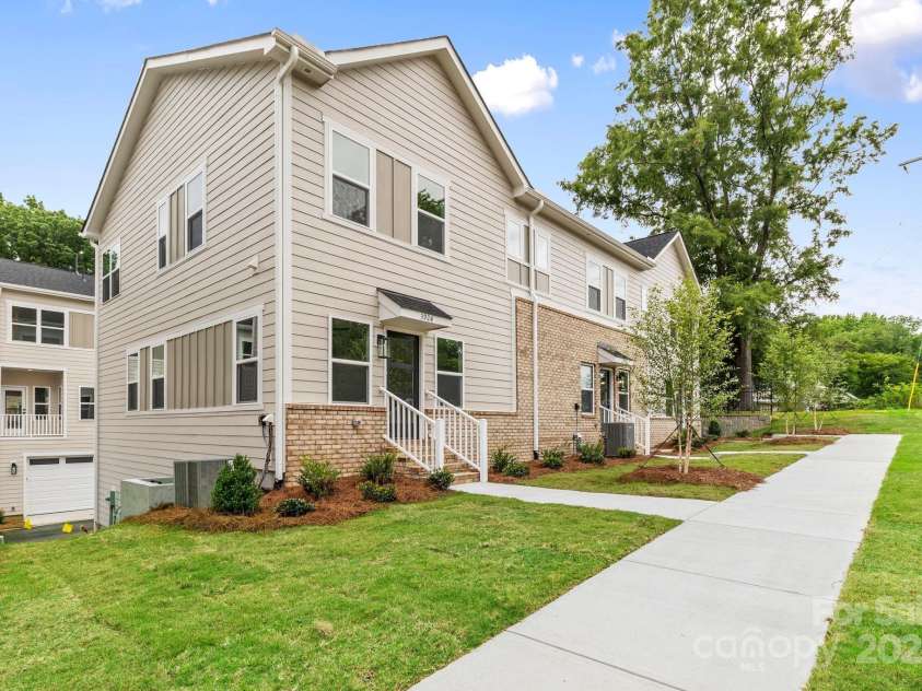 3924 Hager Drive, Charlotte, NC 28208.  MLS# CAR4264220, YatesRealty ID 20494. 