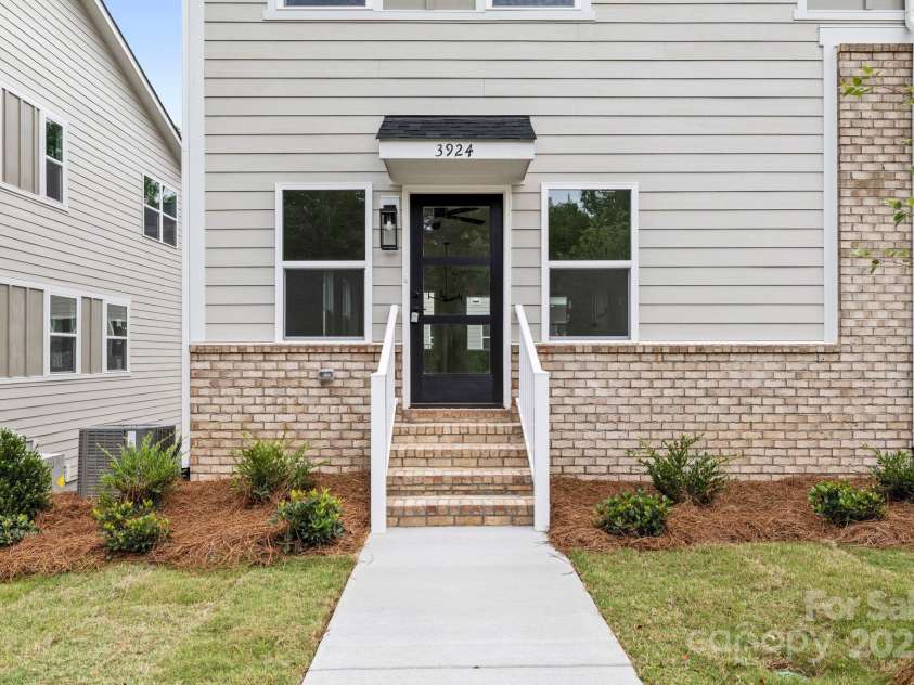 3924 Hager Drive, Charlotte, NC 28208.  MLS# CAR4264220, YatesRealty ID 20494. 