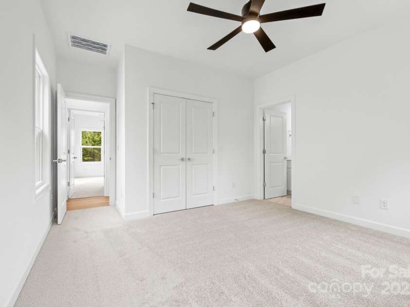 3924 Hager Drive, Charlotte, NC 28208.  MLS# CAR4264220, YatesRealty ID 20494. 