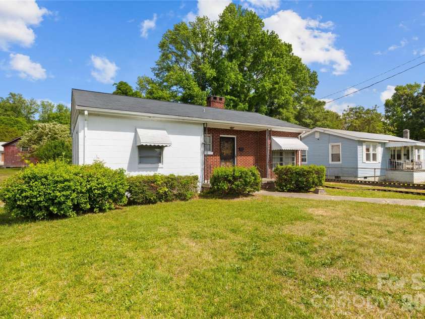 419 Pearl Street, Troy, NC 27371.  MLS# CAR4377212, YatesRealty ID 20494. 