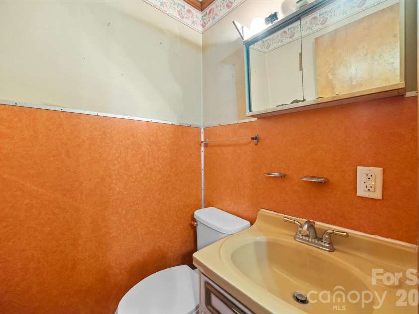419 Pearl Street, Troy, NC 27371.  MLS# CAR4377212, YatesRealty ID 20494. 