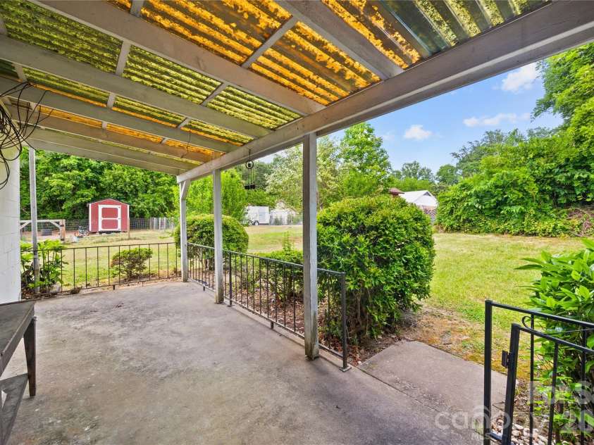 419 Pearl Street, Troy, NC 27371.  MLS# CAR4377212, YatesRealty ID 20494. 