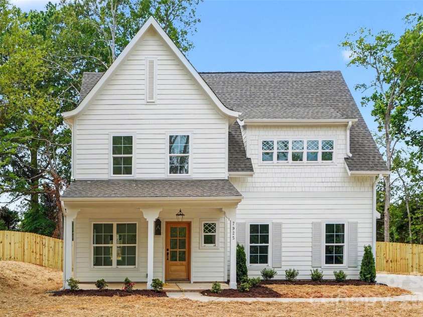 7925 Large Oak Lane, Mint Hill, NC 28227.  MLS# CAR4375261, YatesRealty ID 20495. 