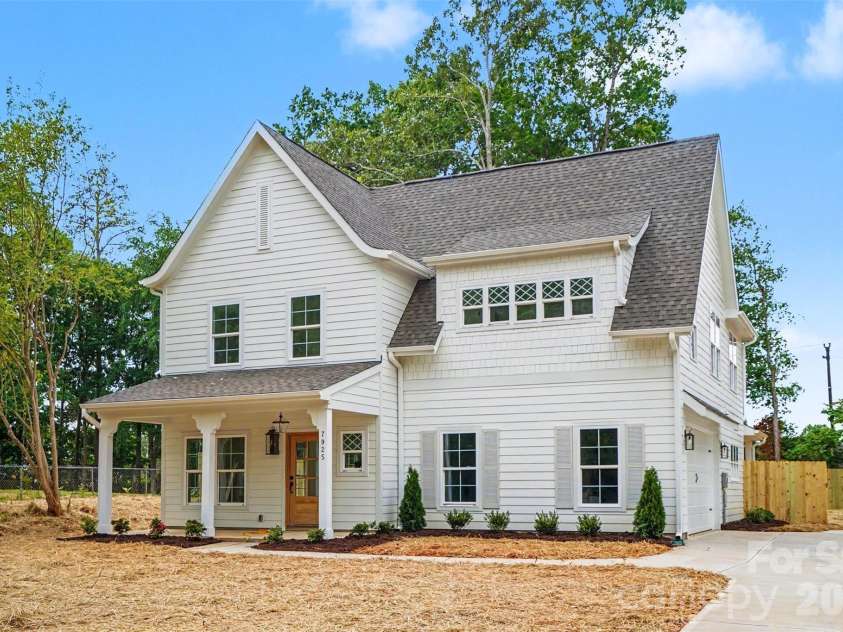 7925 Large Oak Lane, Mint Hill, NC 28227.  MLS# CAR4375261, YatesRealty ID 20495. 