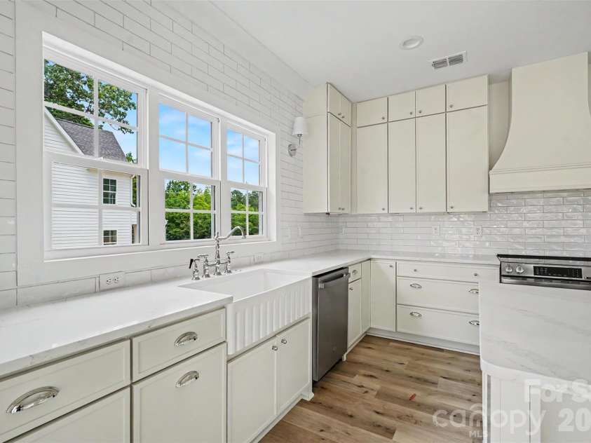 7925 Large Oak Lane, Mint Hill, NC 28227.  MLS# CAR4375261, YatesRealty ID 20495. 