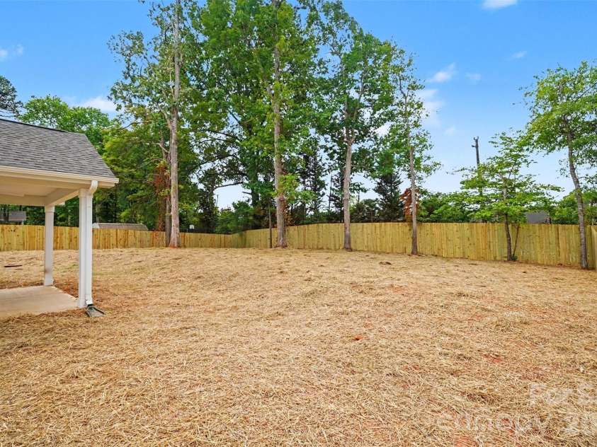 7925 Large Oak Lane, Mint Hill, NC 28227.  MLS# CAR4375261, YatesRealty ID 20495. 