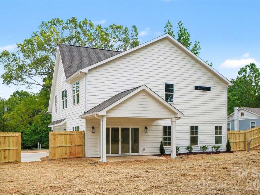 7925 Large Oak Lane, Mint Hill, NC 28227.  MLS# CAR4375261, YatesRealty ID 20495. 
