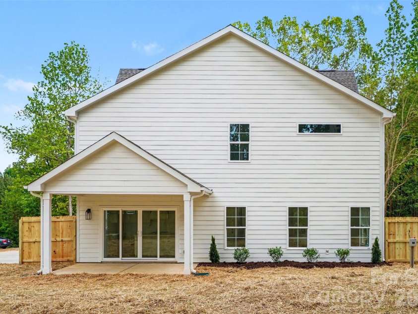 7925 Large Oak Lane, Mint Hill, NC 28227.  MLS# CAR4375261, YatesRealty ID 20495. 