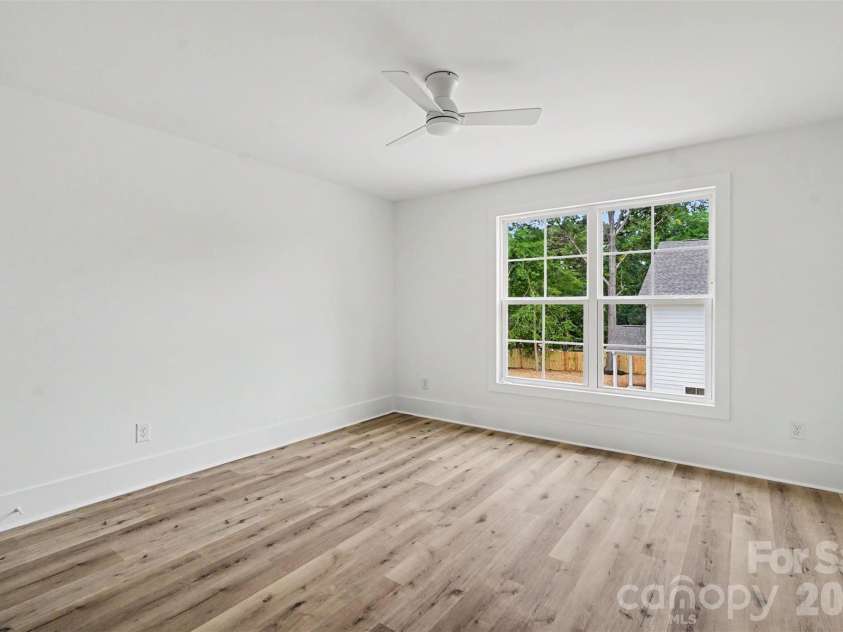 7925 Large Oak Lane, Mint Hill, NC 28227.  MLS# CAR4375261, YatesRealty ID 20495. Primary bath