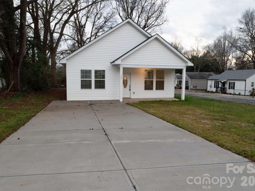117 Rollins Street, Stanley, NC 28164.  MLS# CAR4335139, YatesRealty ID 20496. 