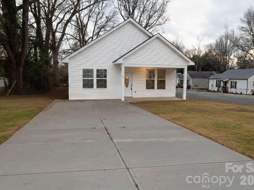 117 Rollins Street, Stanley, NC 28164.  MLS# CAR4335139, YatesRealty ID 20496. 