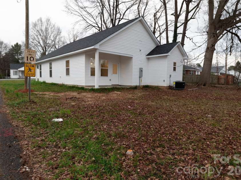 117 Rollins Street, Stanley, NC 28164.  MLS# CAR4335139, YatesRealty ID 20496. 