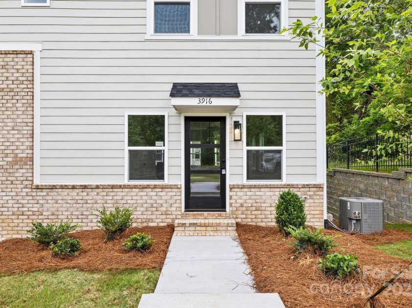 3916 Hager Drive, Charlotte, NC 28208.  MLS# CAR4264271, YatesRealty ID 20496. 