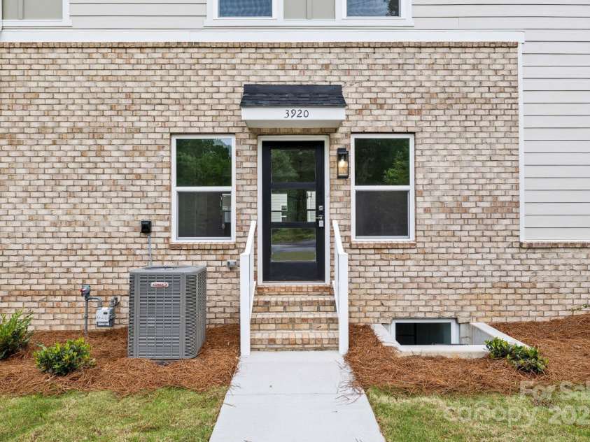 3920 Hager Drive, Charlotte, NC 28208.  MLS# CAR4264256, YatesRealty ID 20497. 