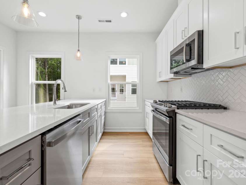 3920 Hager Drive, Charlotte, NC 28208.  MLS# CAR4264256, YatesRealty ID 20497. 