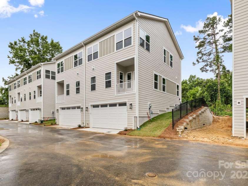 3920 Hager Drive, Charlotte, NC 28208.  MLS# CAR4264256, YatesRealty ID 20497. 