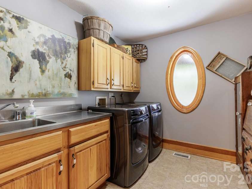 97 Covered Bridge Road, Stecoah, NC 98771.  MLS# CAR4377921, YatesRealty ID 20498. Laundry off Main Hall