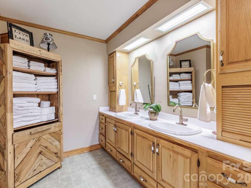 97 Covered Bridge Road, Stecoah, NC 98771.  MLS# CAR4377921, YatesRealty ID 20498. Primary Bath