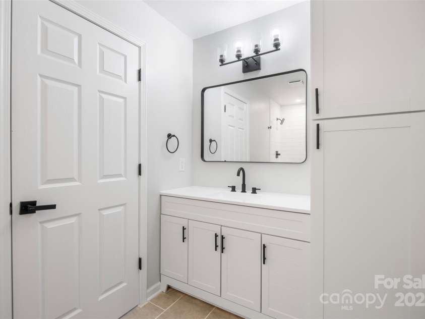 3715 Dallas High Shoals Highway, Dallas, NC 28034.  MLS# CAR4244433, YatesRealty ID 20499. Primary Bath