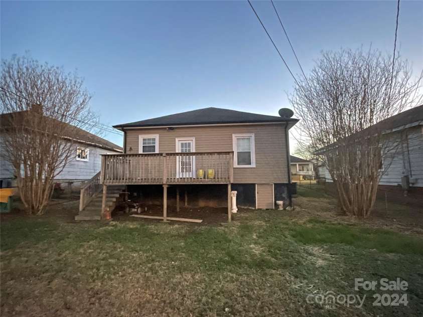 84 Walnut Avenue, Gastonia, NC 28054.  MLS# CAR4183501, YatesRealty ID 205. 