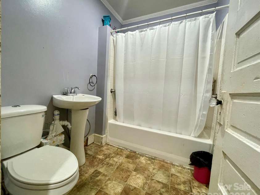 84 Walnut Avenue, Gastonia, NC 28054.  MLS# CAR4183501, YatesRealty ID 205. 